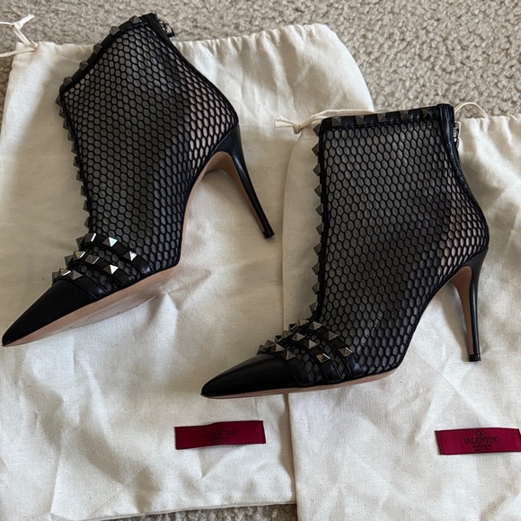 Valentino Rockstud Black Mesh Leather Stud HeelPointed Toe Ankle Boot Bootie 39